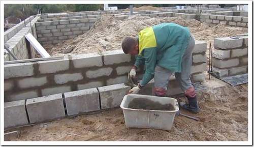 Принципы установки бетонных блоков в качестве фундамента 