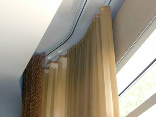Как правильно повесить шторы на потолочный карниз  